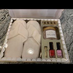 Nicole Miller Pedicure Spa Set - New